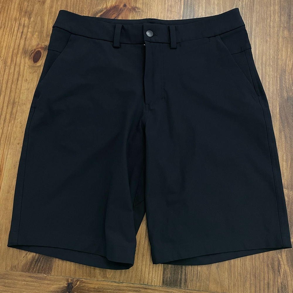 Men size 32 black Lululemon short